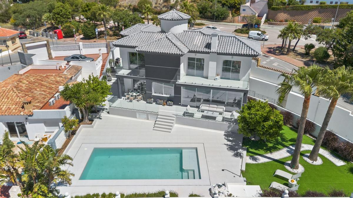 Villa for Sale in Vélez-Málaga