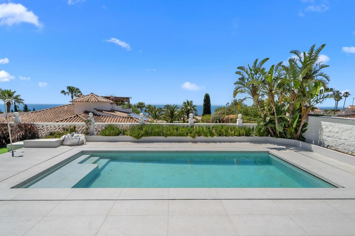 Villa for Sale in Vélez-Málaga