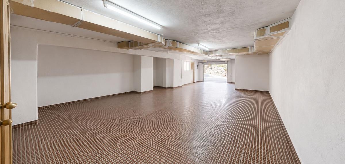 Villa for Sale in Benalmádena