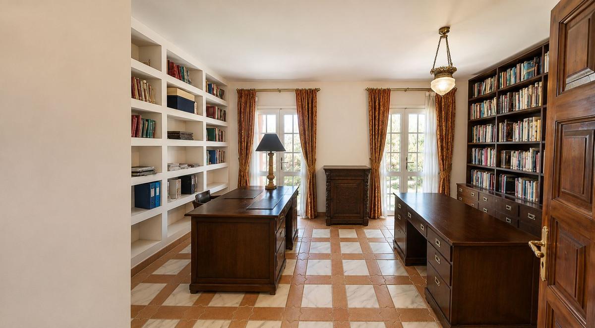 Villa for Sale in Benalmádena