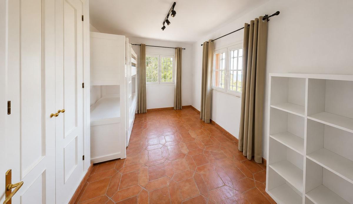 Villa for Sale in Benalmádena