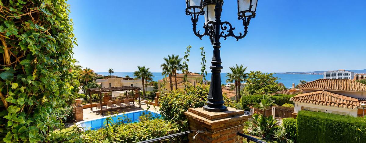 Villa for Sale in Benalmádena