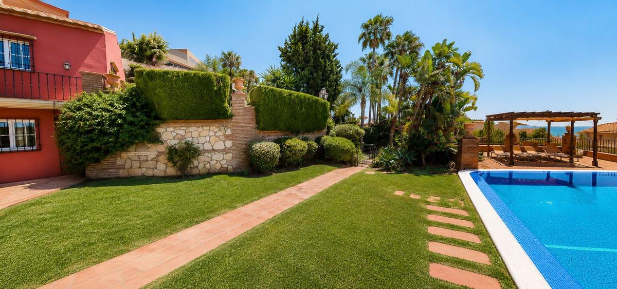 Villa for Sale in Benalmádena
