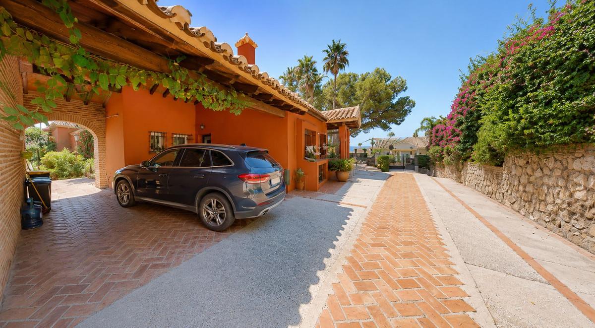 Villa for Sale in Benalmádena