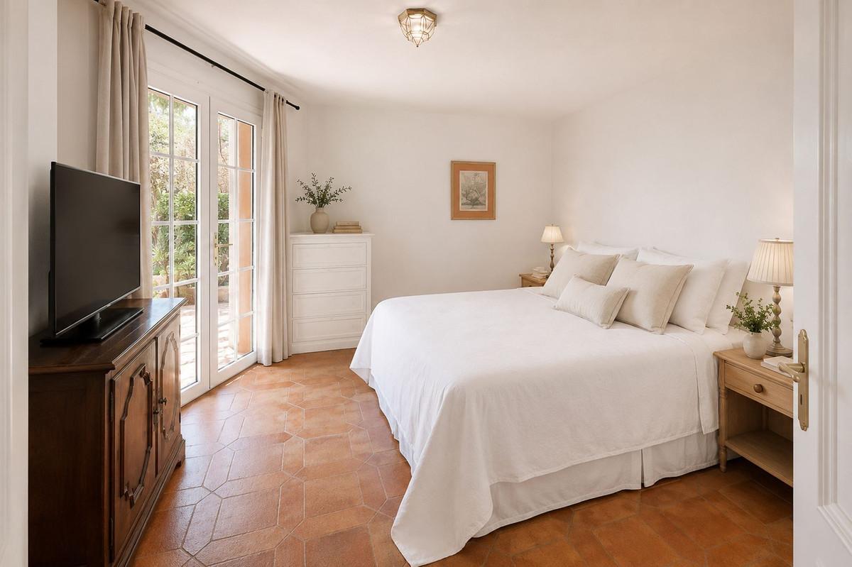 Villa for Sale in Benalmádena
