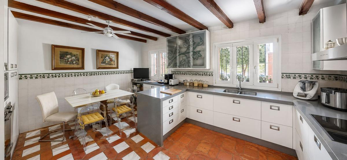 Villa for Sale in Benalmádena