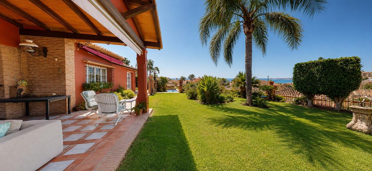 Villa for Sale in Benalmádena