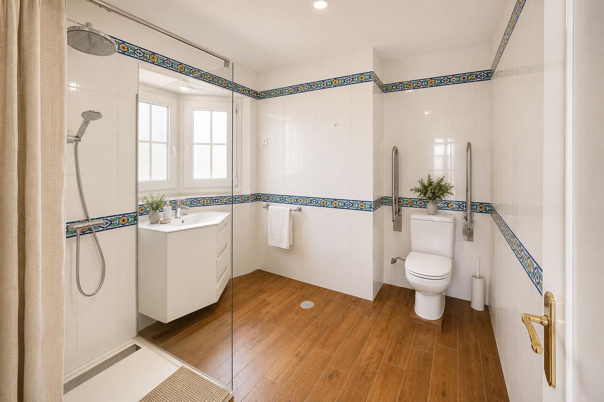 Villa for Sale in Benalmádena