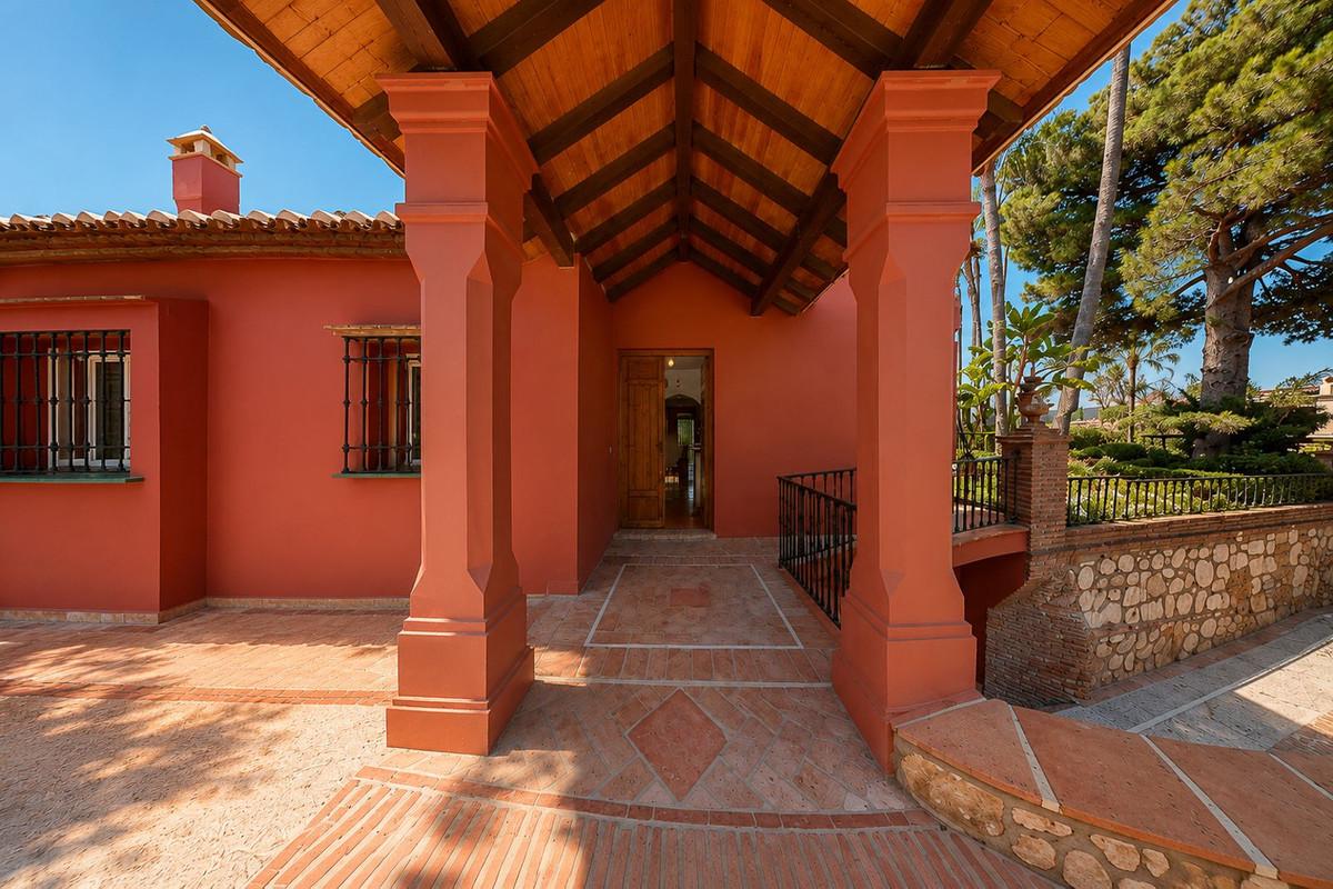 Villa for Sale in Benalmádena