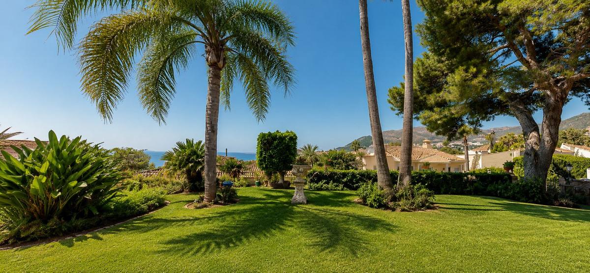 Villa for Sale in Benalmádena