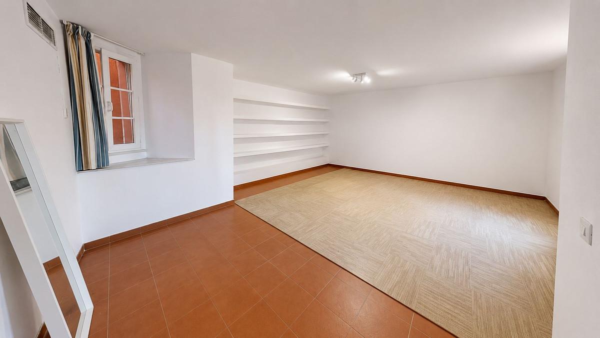Villa for Sale in Benalmádena
