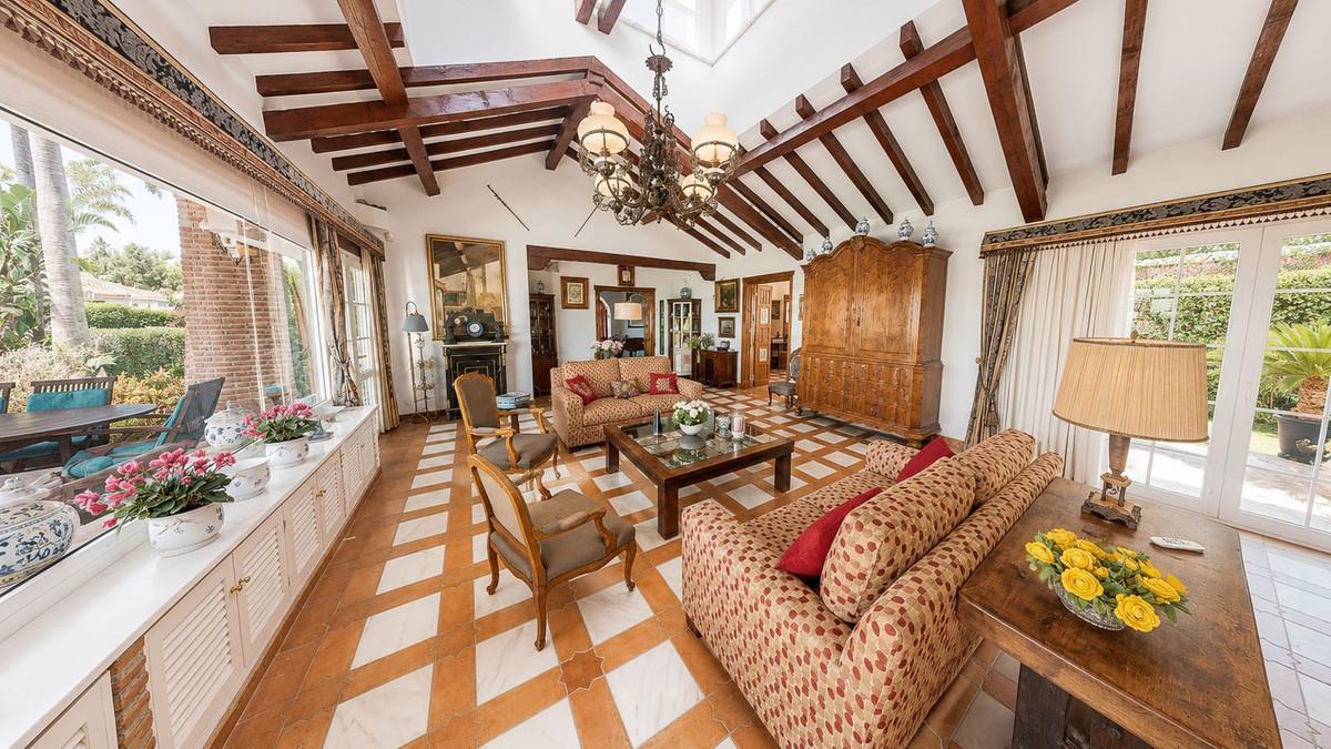 Villa for Sale in Benalmádena