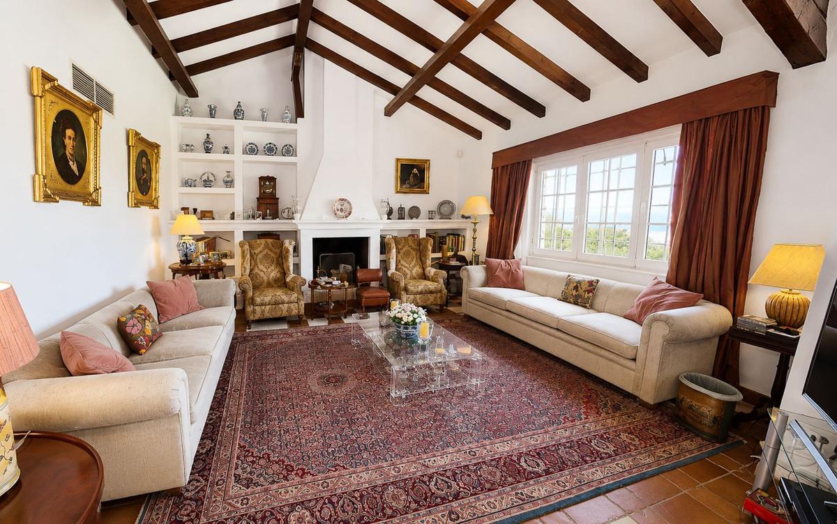 Villa for Sale in Benalmádena