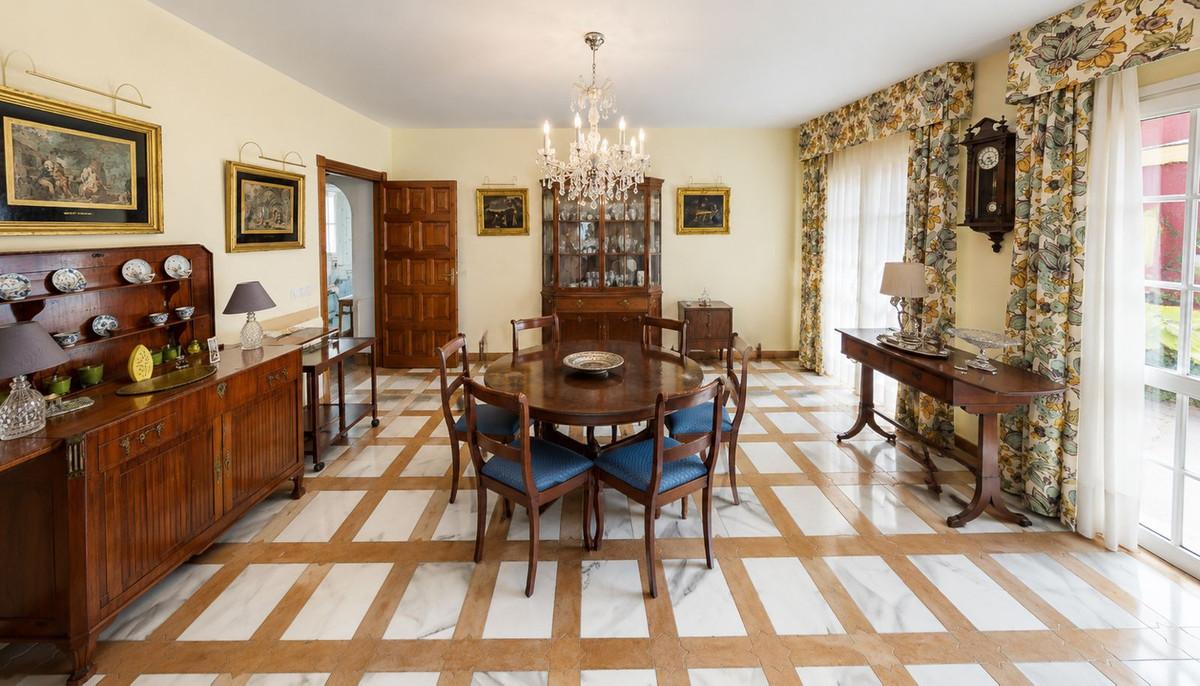 Villa for Sale in Benalmádena