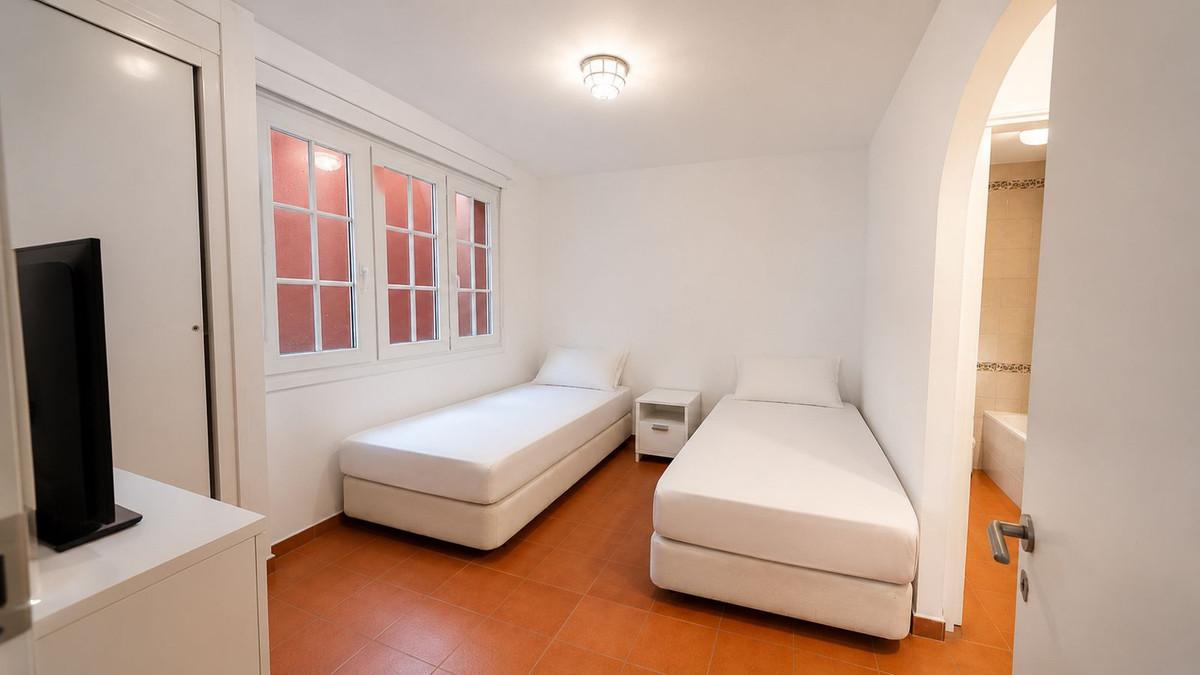Villa for Sale in Benalmádena