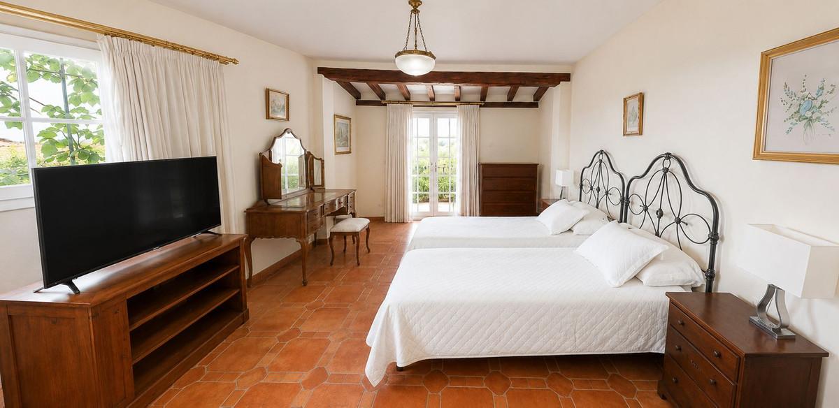 Villa for Sale in Benalmádena