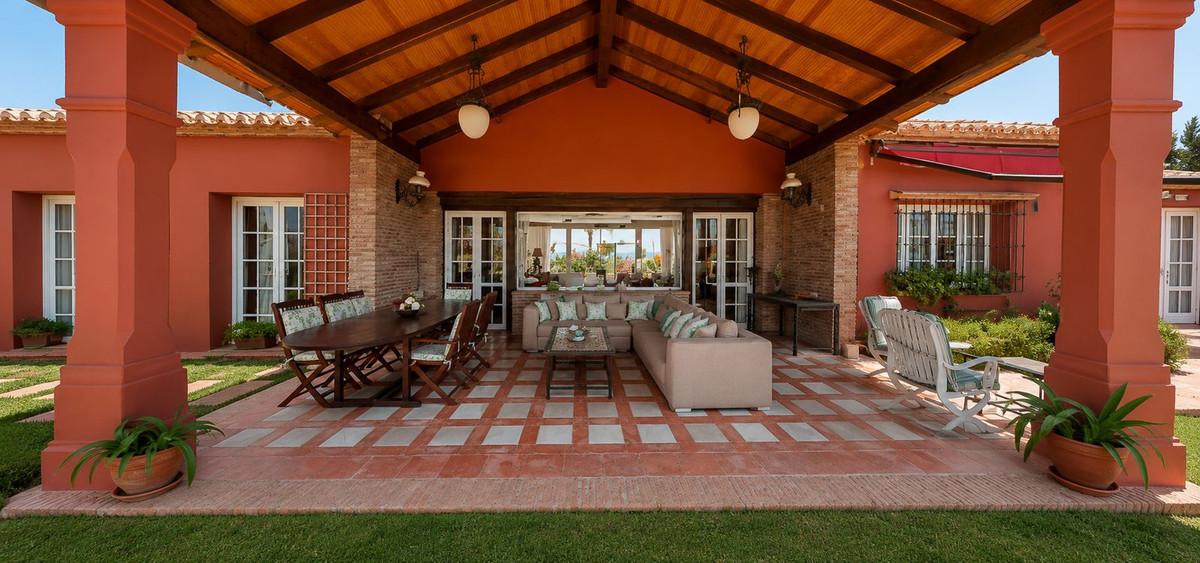 Villa for Sale in Benalmádena