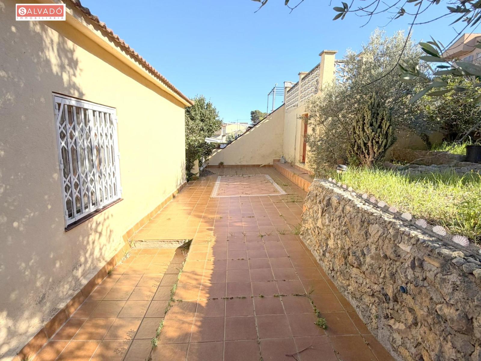 Chalet for Sale in Albinyana