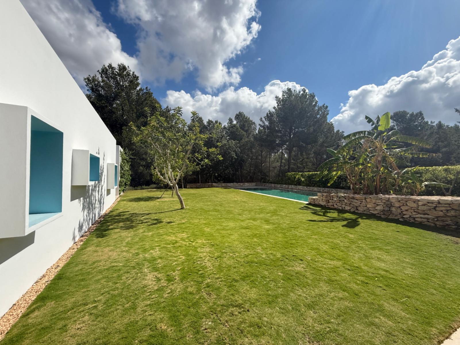 Villa for Sale in Santa Eulalia del Río