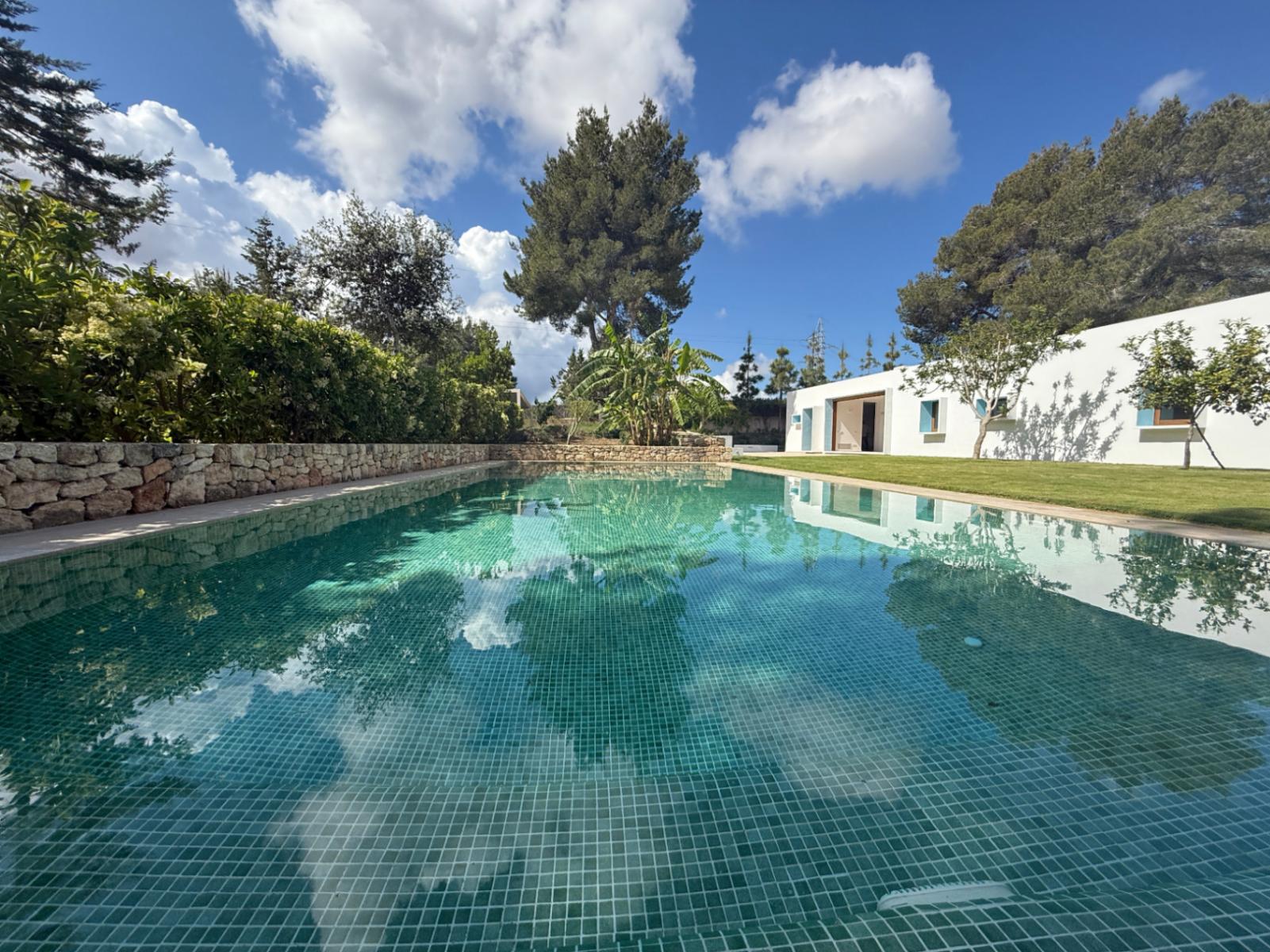 Villa for Sale in Santa Eulalia del Río