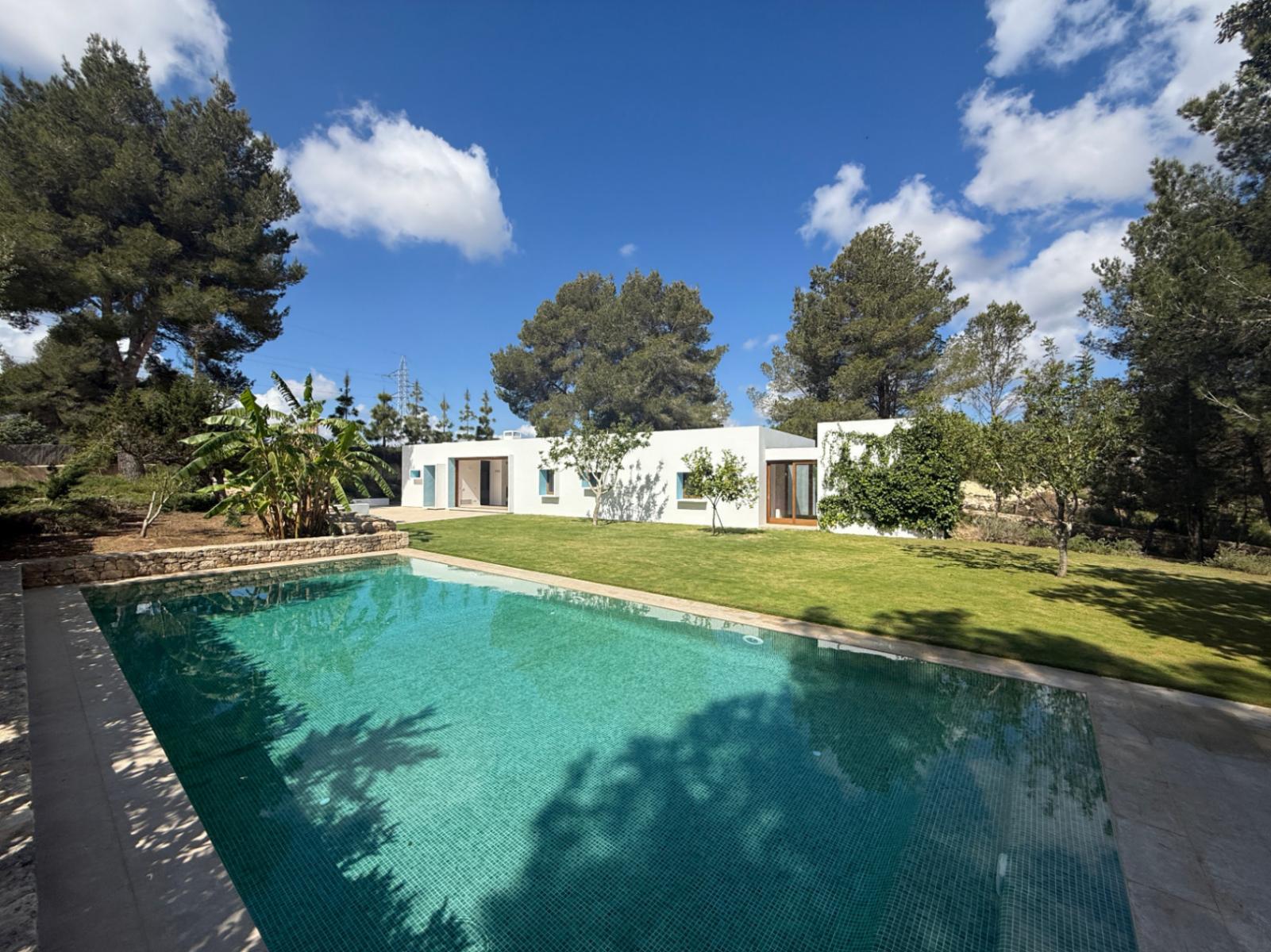 Villa for Sale in Santa Eulalia del Río