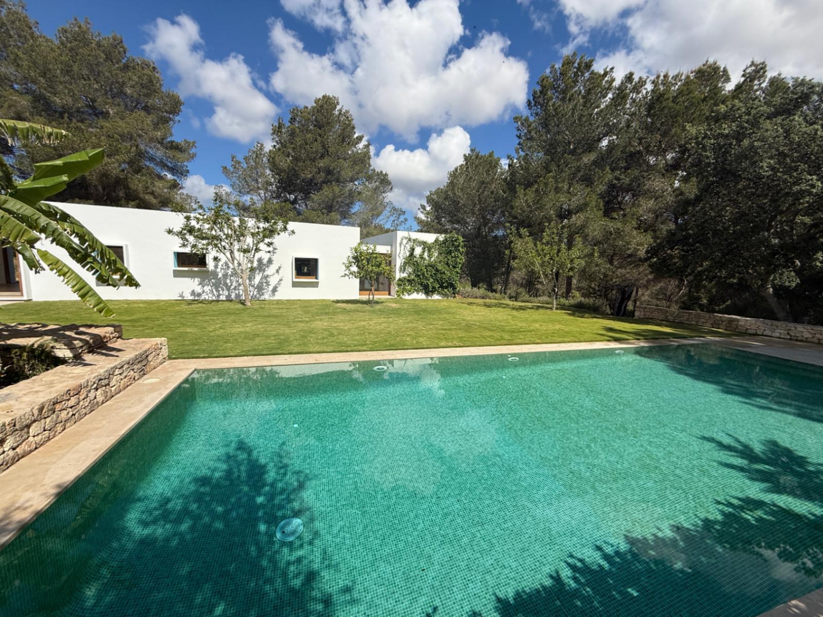 Villa for Sale in Santa Eulalia del Río