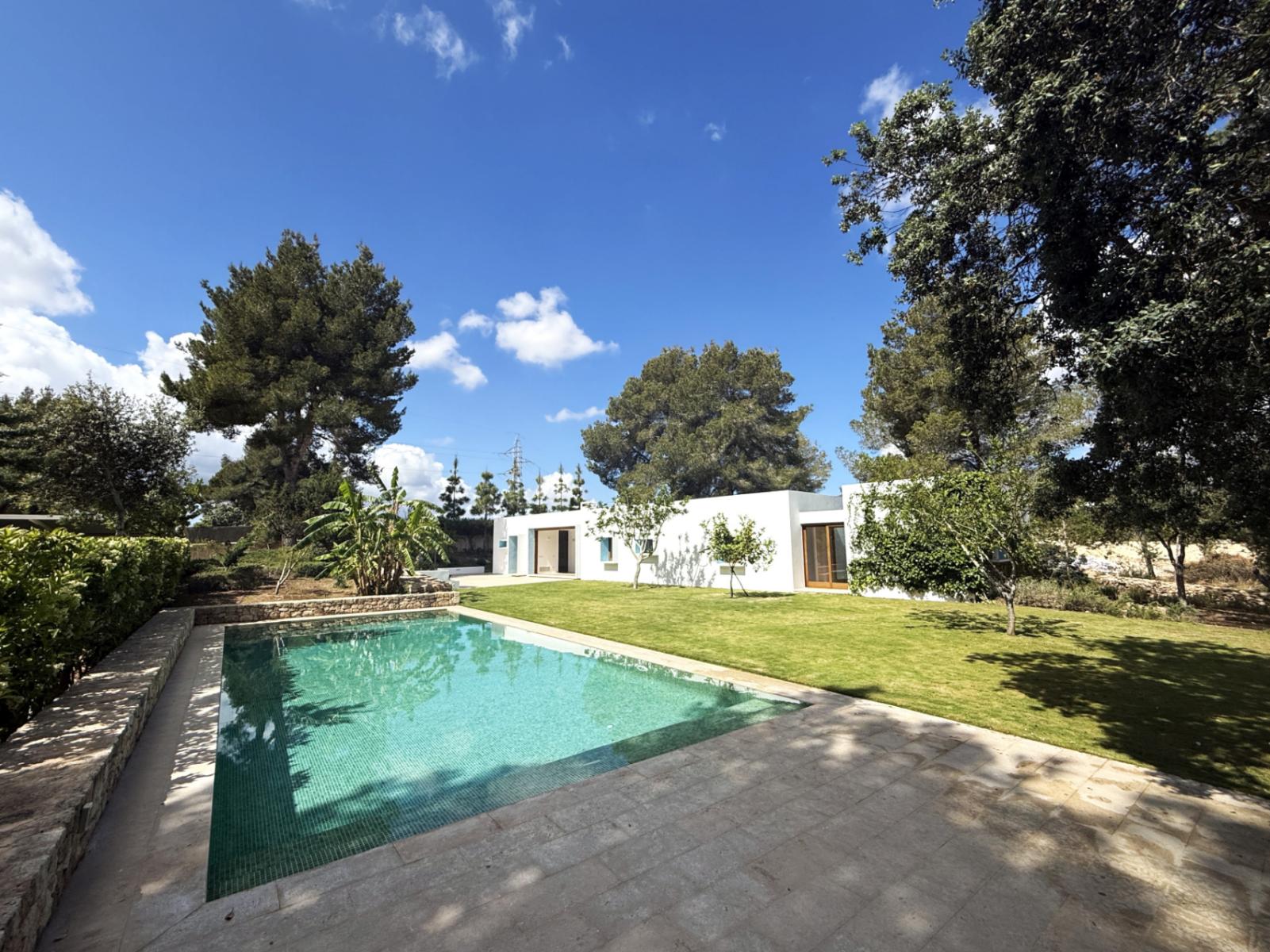 Villa for Sale in Santa Eulalia del Río