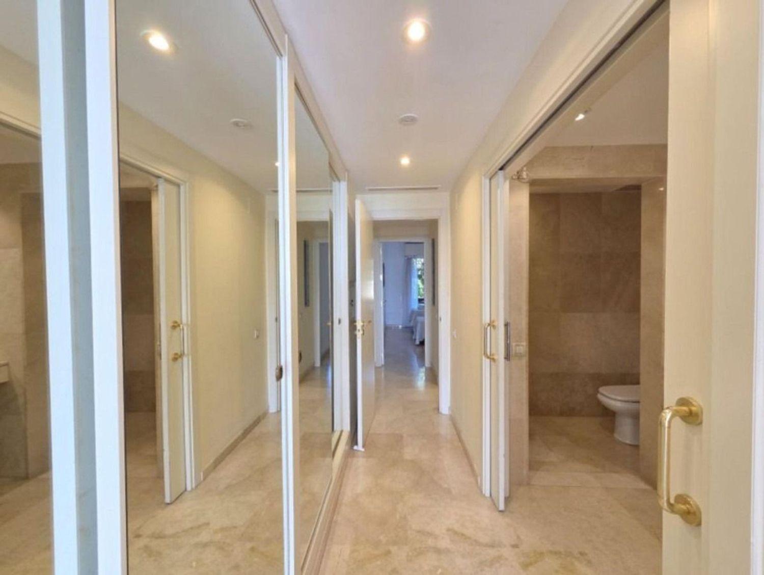 Flat for Sale in Manilva