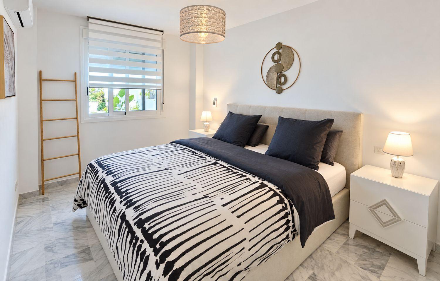 Flat for Sale in Casares