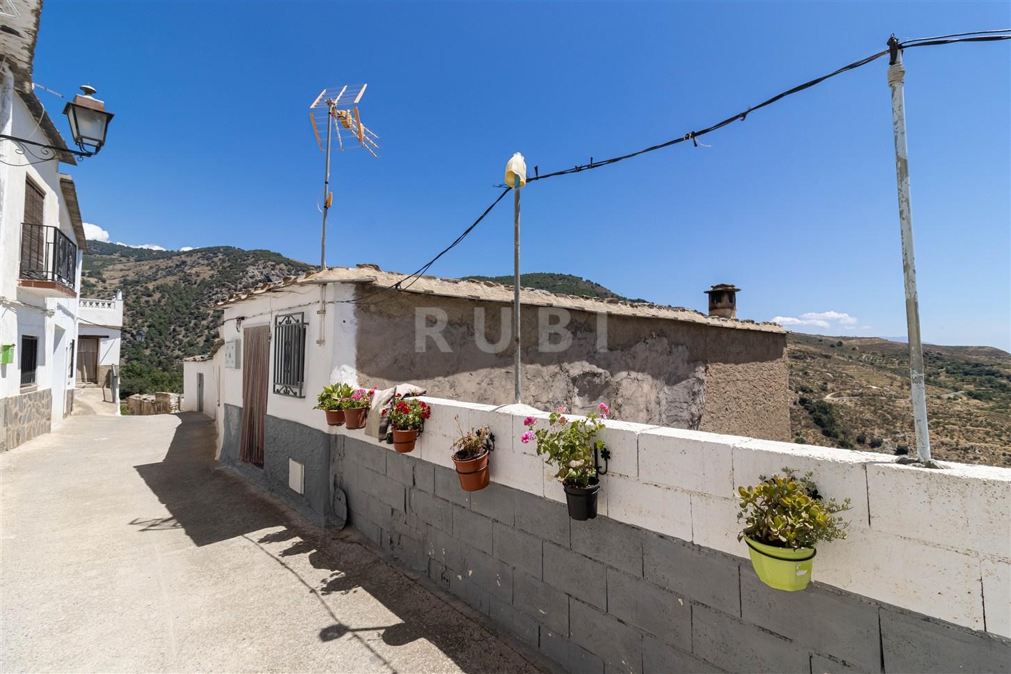 House for Sale in Bérchules