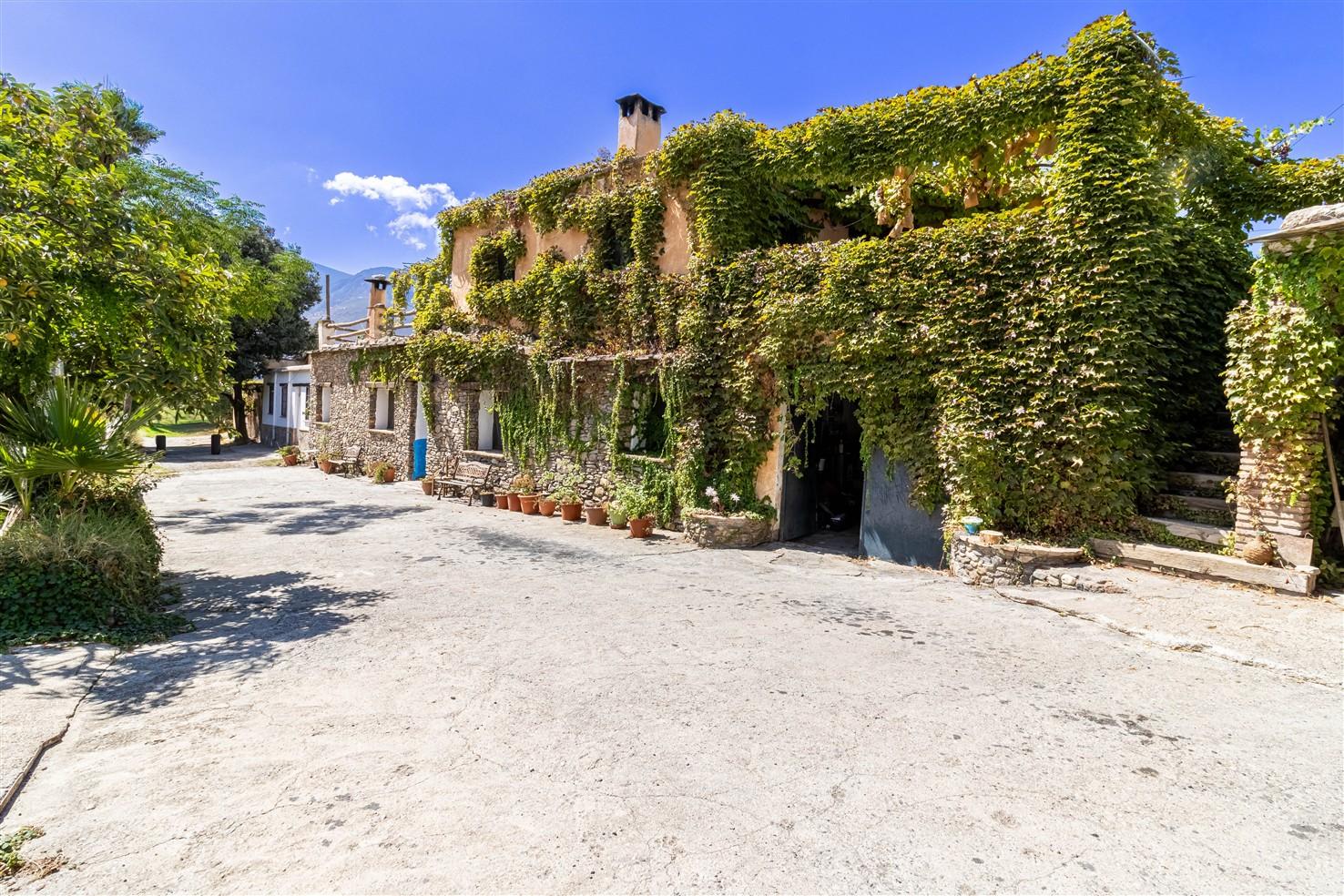 Villa for Sale in Órgiva