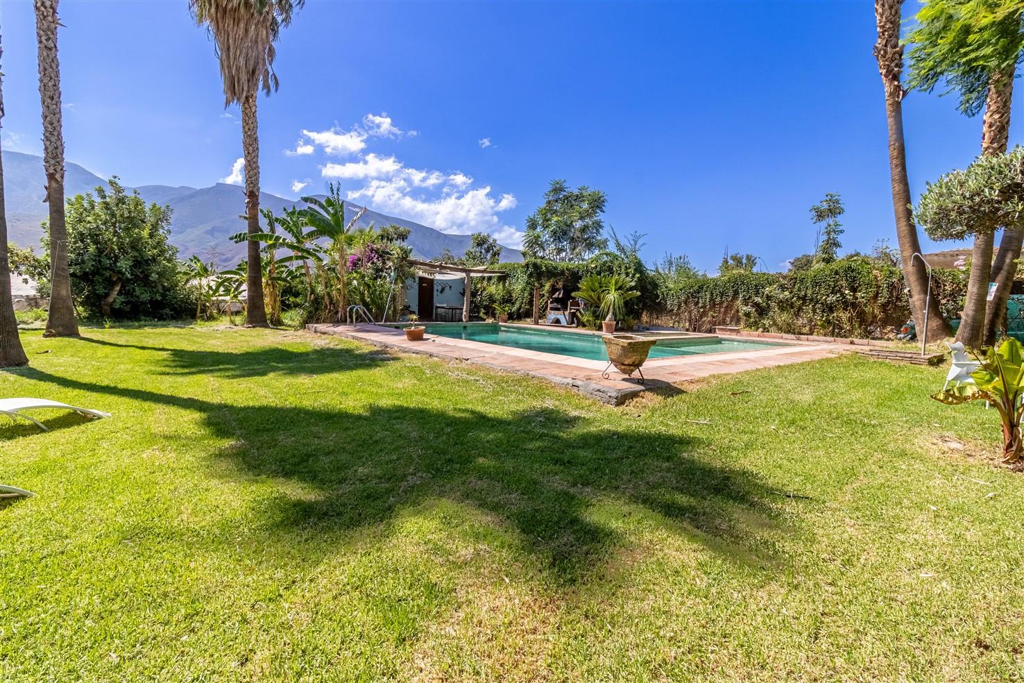 Villa for Sale in Órgiva