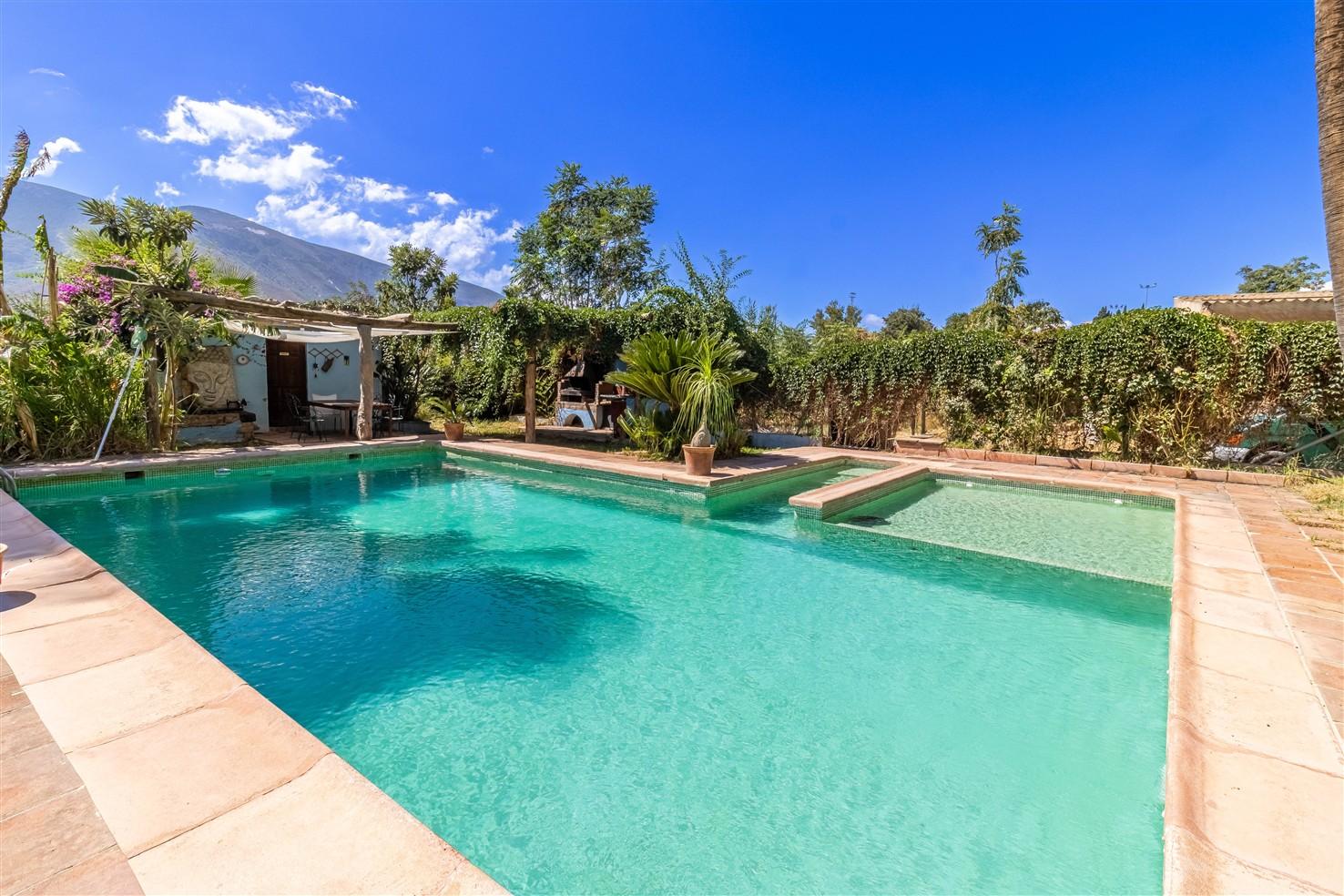 Villa for Sale in Órgiva