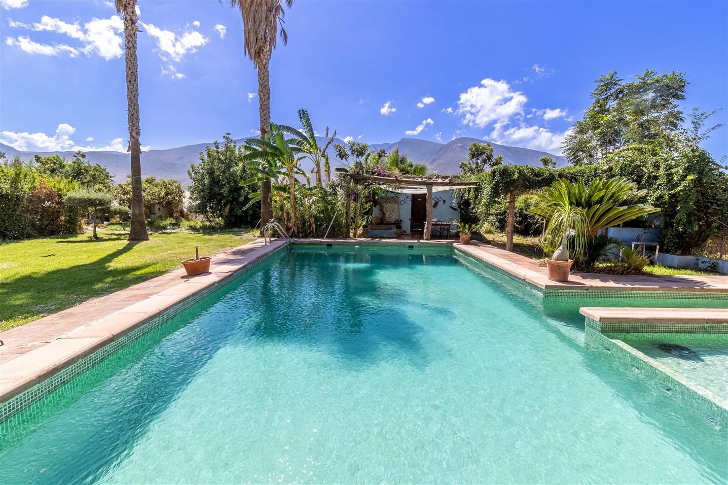 Villa for Sale in Órgiva