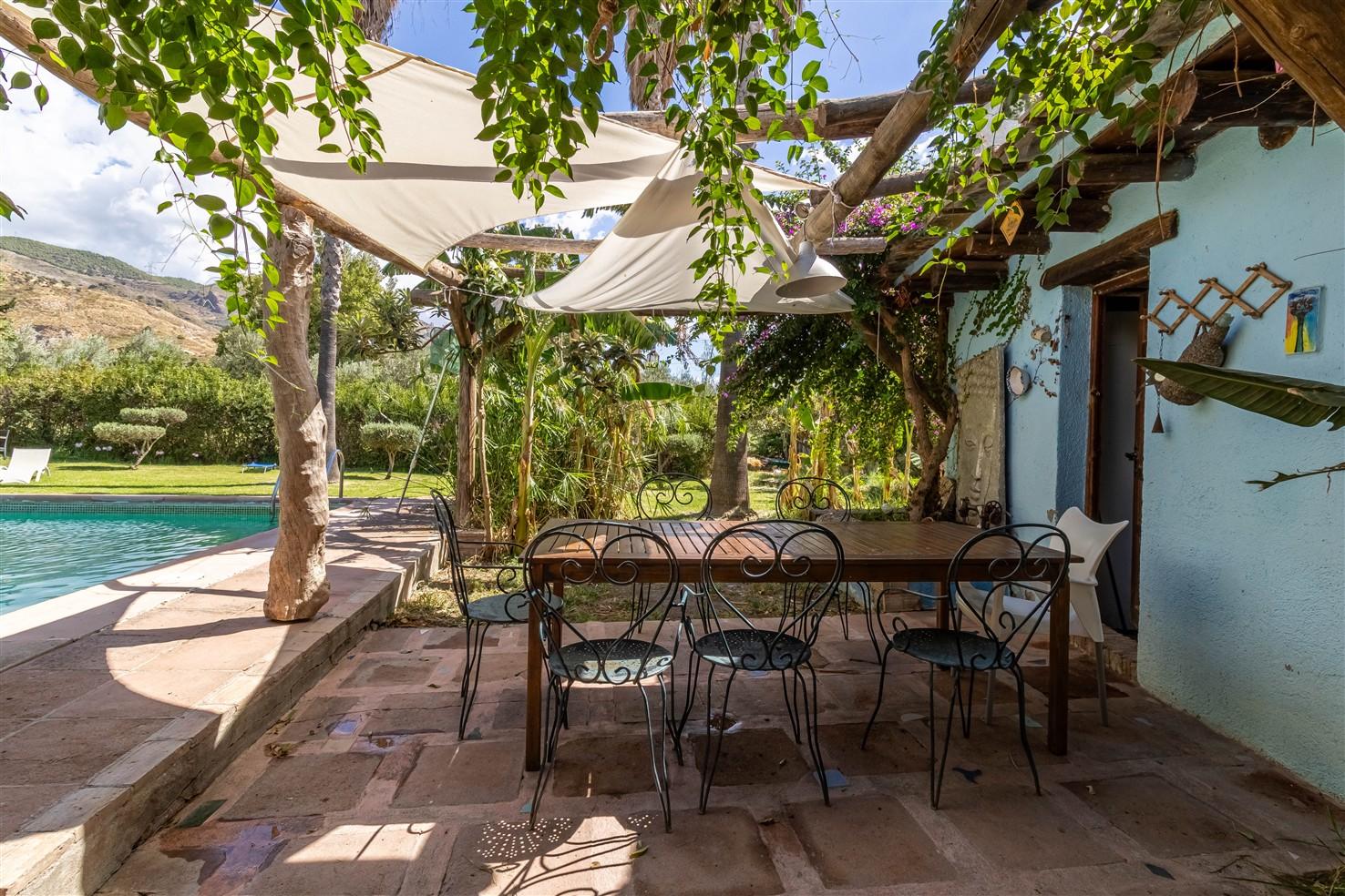 Villa for Sale in Órgiva