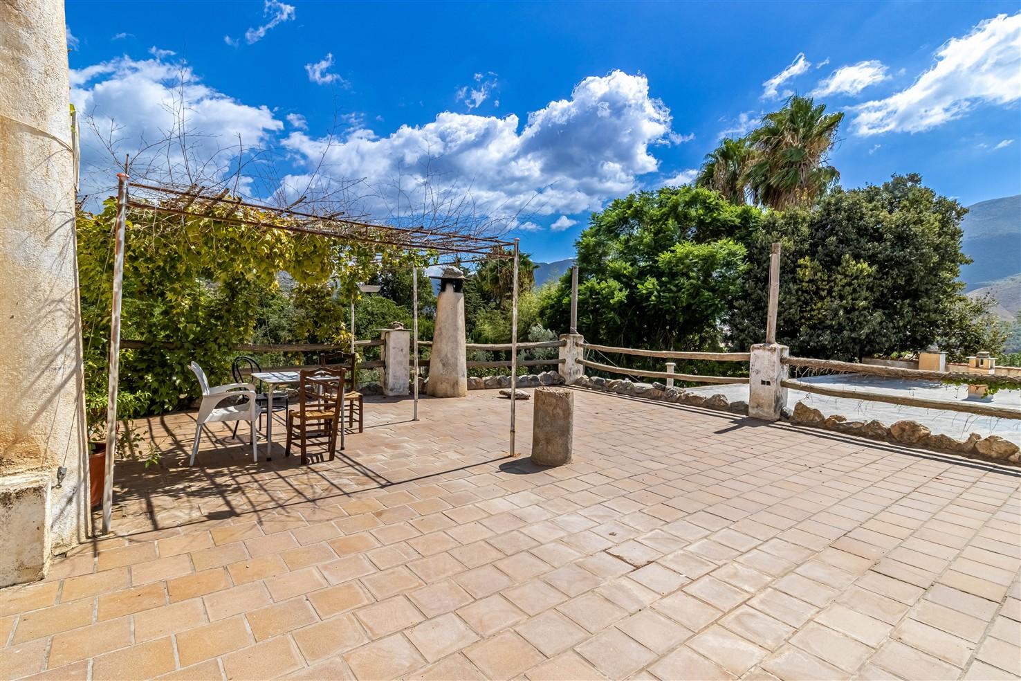 Villa for Sale in Órgiva