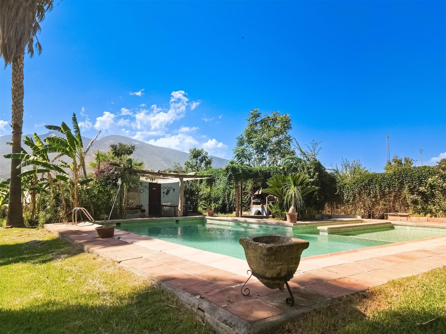 Villa for Sale in Órgiva