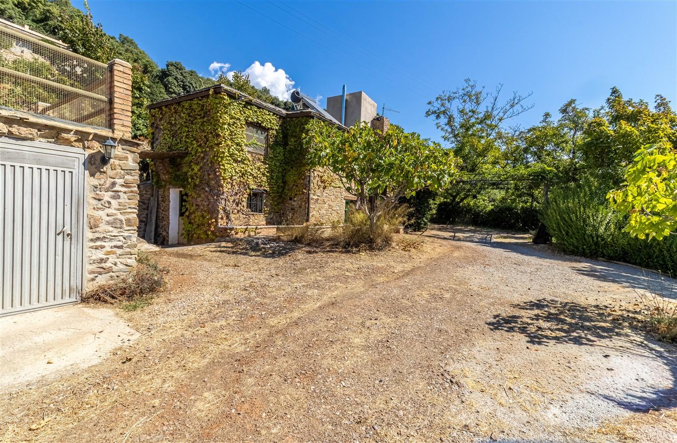 Villa for Sale in Lanjarón