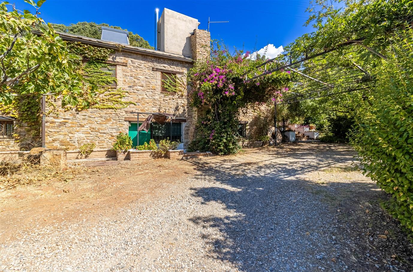 Villa for Sale in Lanjarón