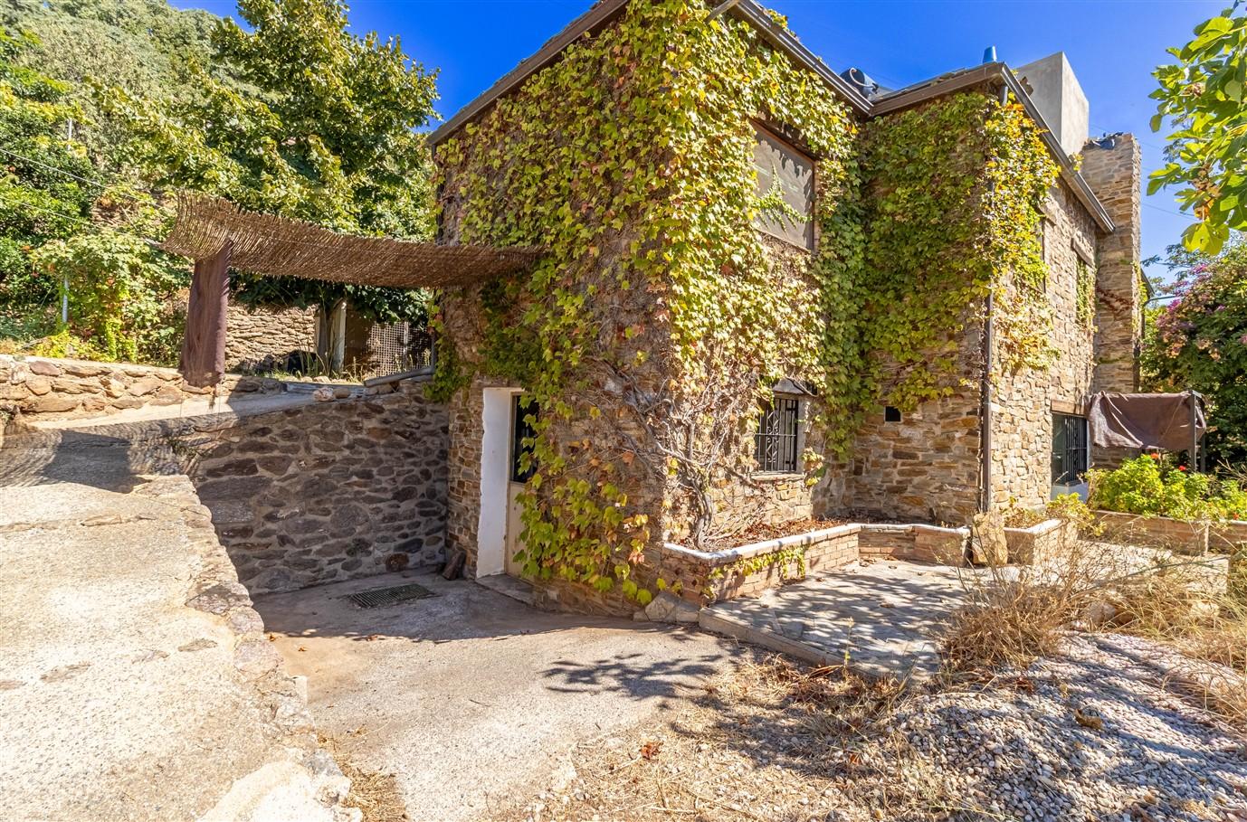 Villa for Sale in Lanjarón