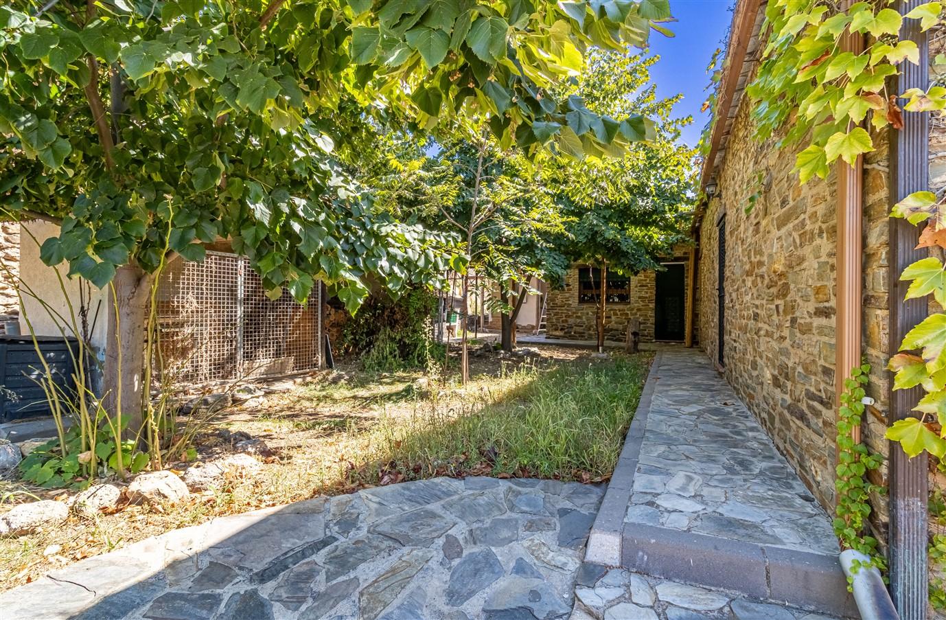 Villa for Sale in Lanjarón