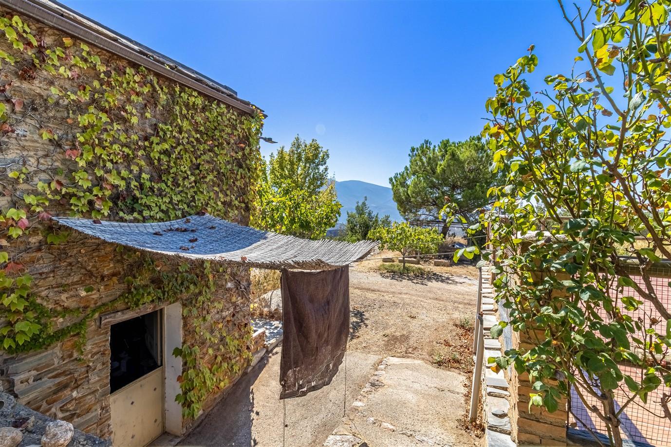 Villa for Sale in Lanjarón
