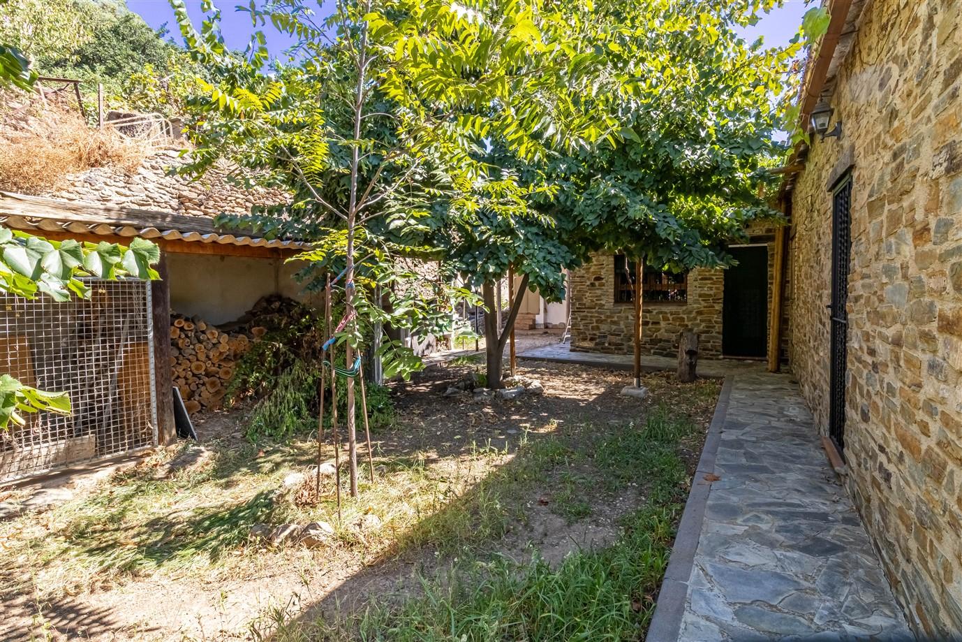 Villa for Sale in Lanjarón