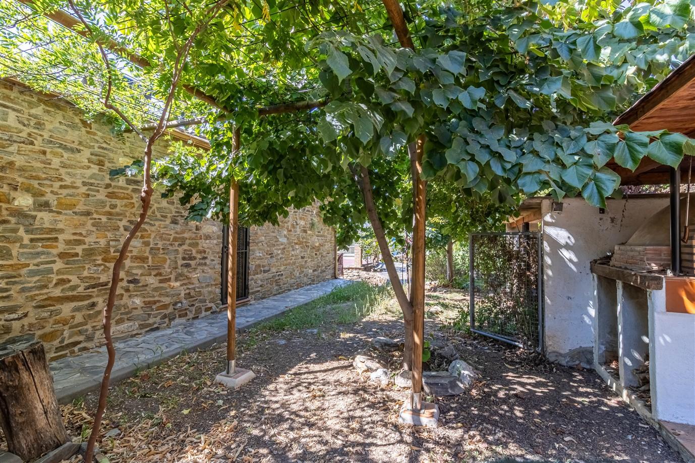 Villa for Sale in Lanjarón