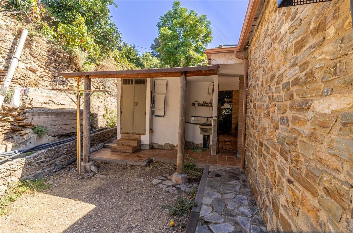 Villa for Sale in Lanjarón