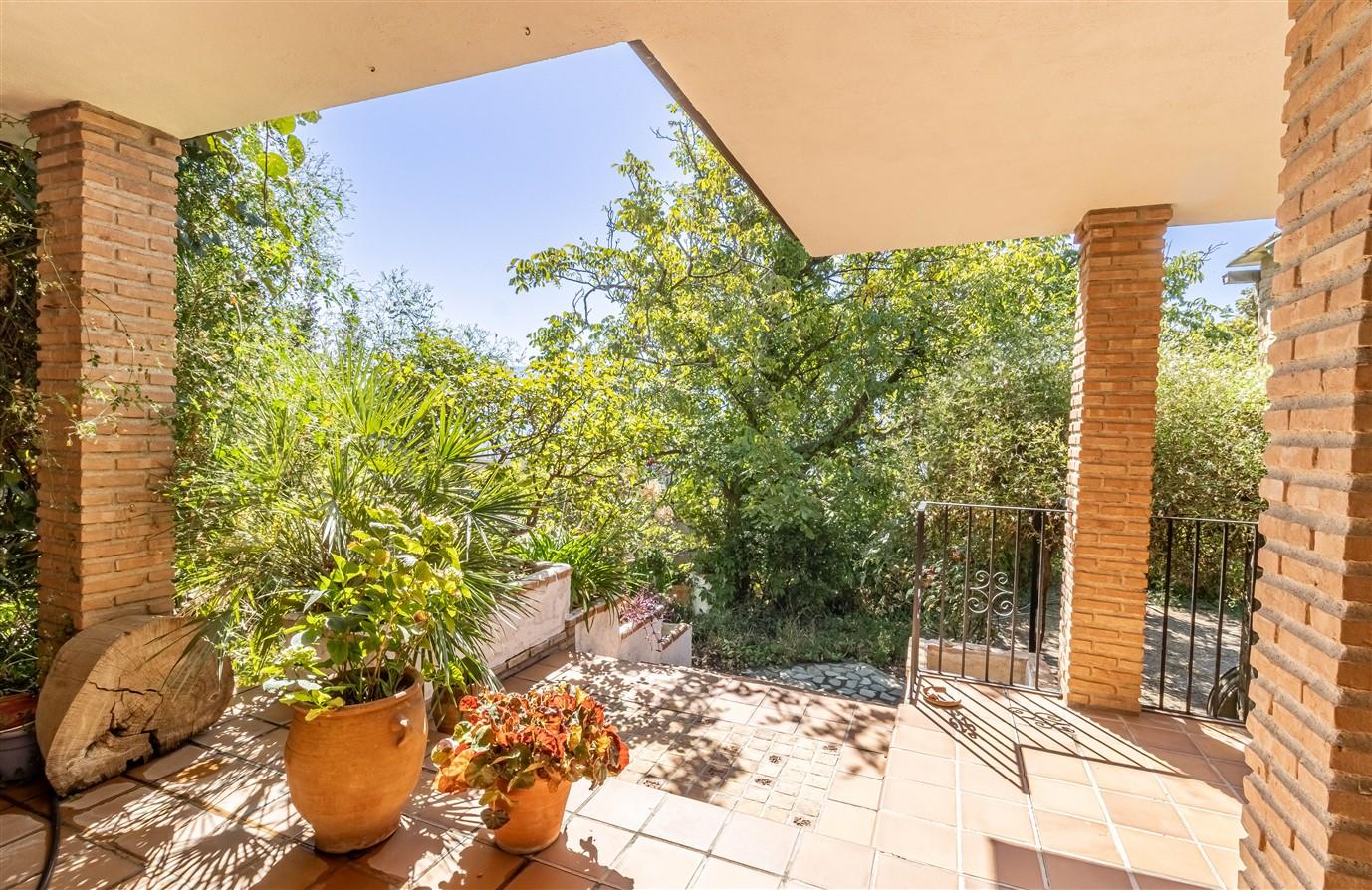 Villa for Sale in Lanjarón