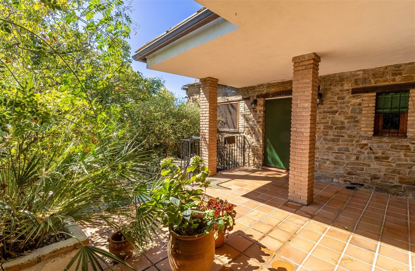 Villa for Sale in Lanjarón