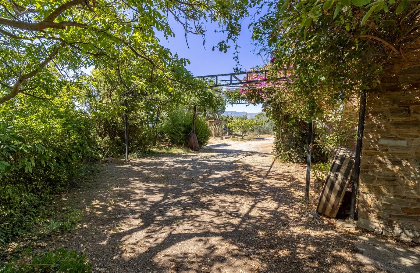 Villa for Sale in Lanjarón