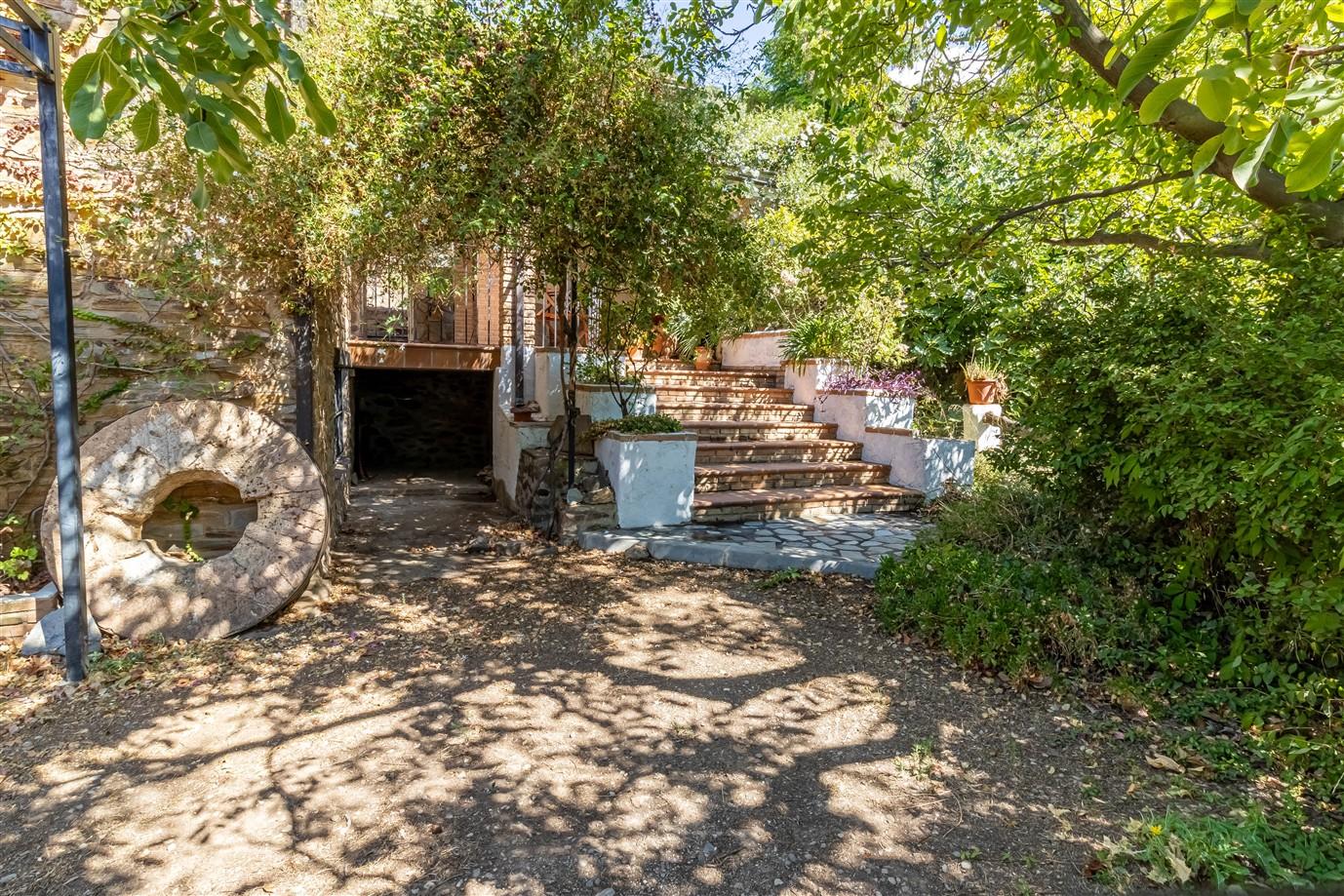Villa for Sale in Lanjarón
