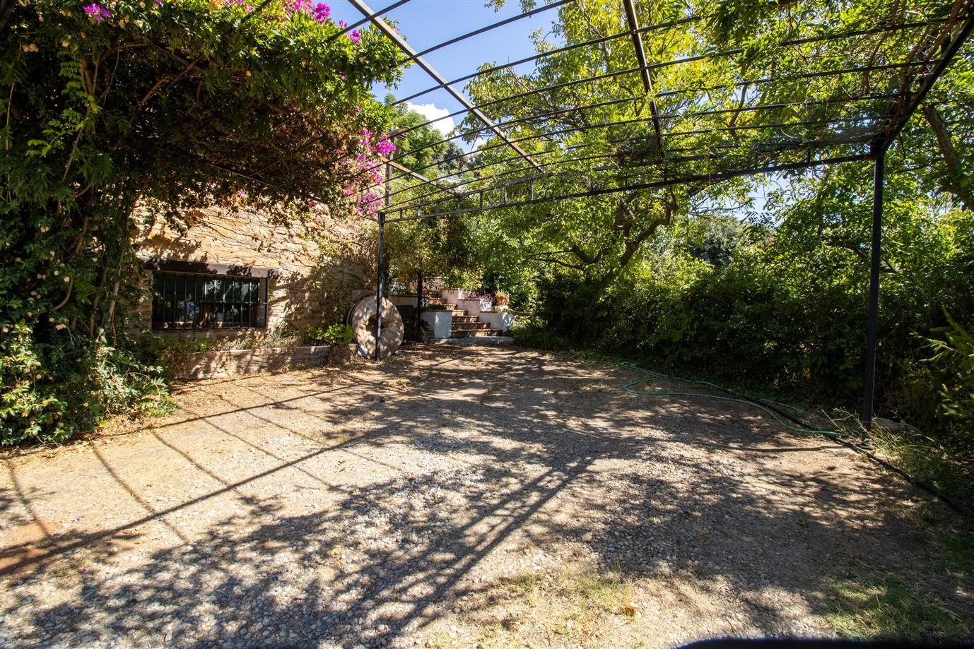 Villa for Sale in Lanjarón
